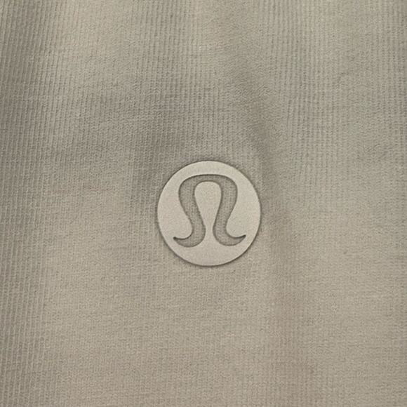 Lululemon Love Tee‎ II FLAWED Curved Hem Crewneck White Size 8 Short Sleeve - Picture 6 of 6